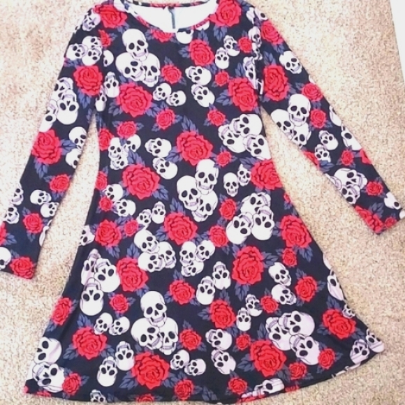 Dresses & Skirts - Skull and roses dress